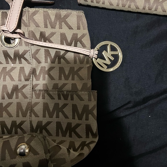 Mk clutch and bag - Picture 3 of 4